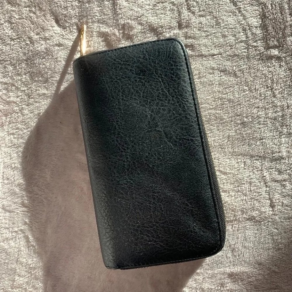 black wallet